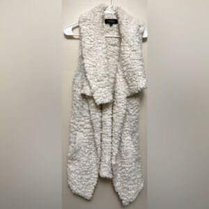 Women coffee shop New York fuzzy vest. Off white / cream